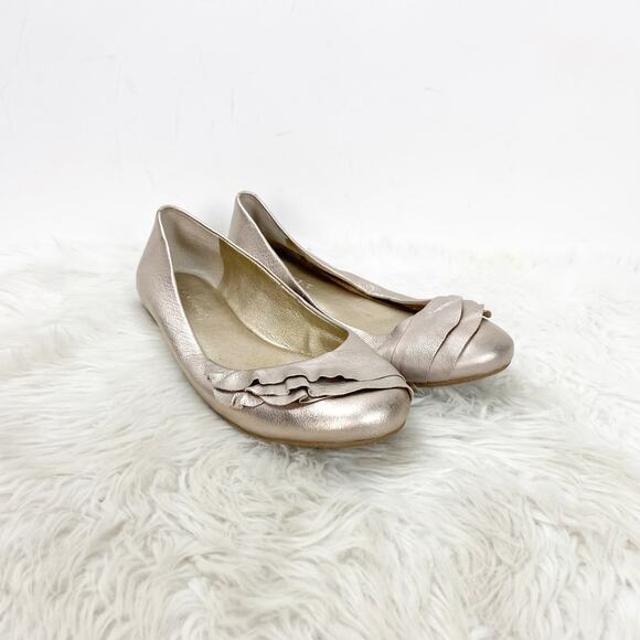 2/$30 Banana Republic 8.5 M Women Blush Pink Metallish Ruffle Flats - Picture 1 of 10